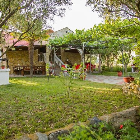 Villa Touzla Ofrínion Buitenkant foto