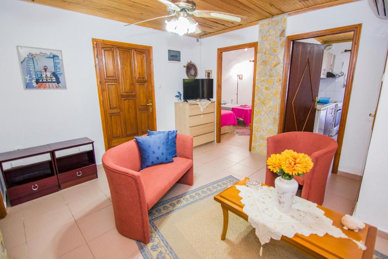 Villa Touzla Ofrínion Buitenkant foto