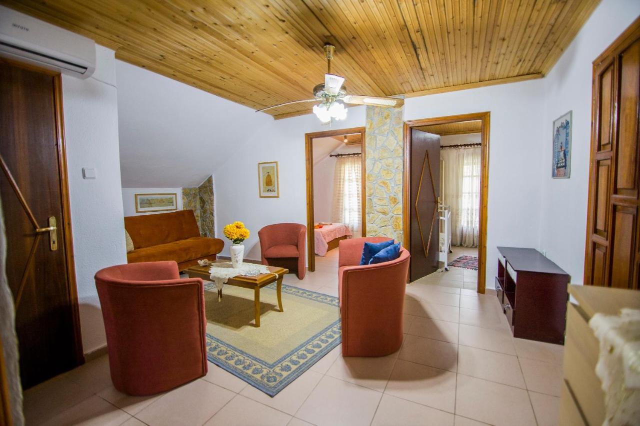 Villa Touzla Ofrínion Buitenkant foto