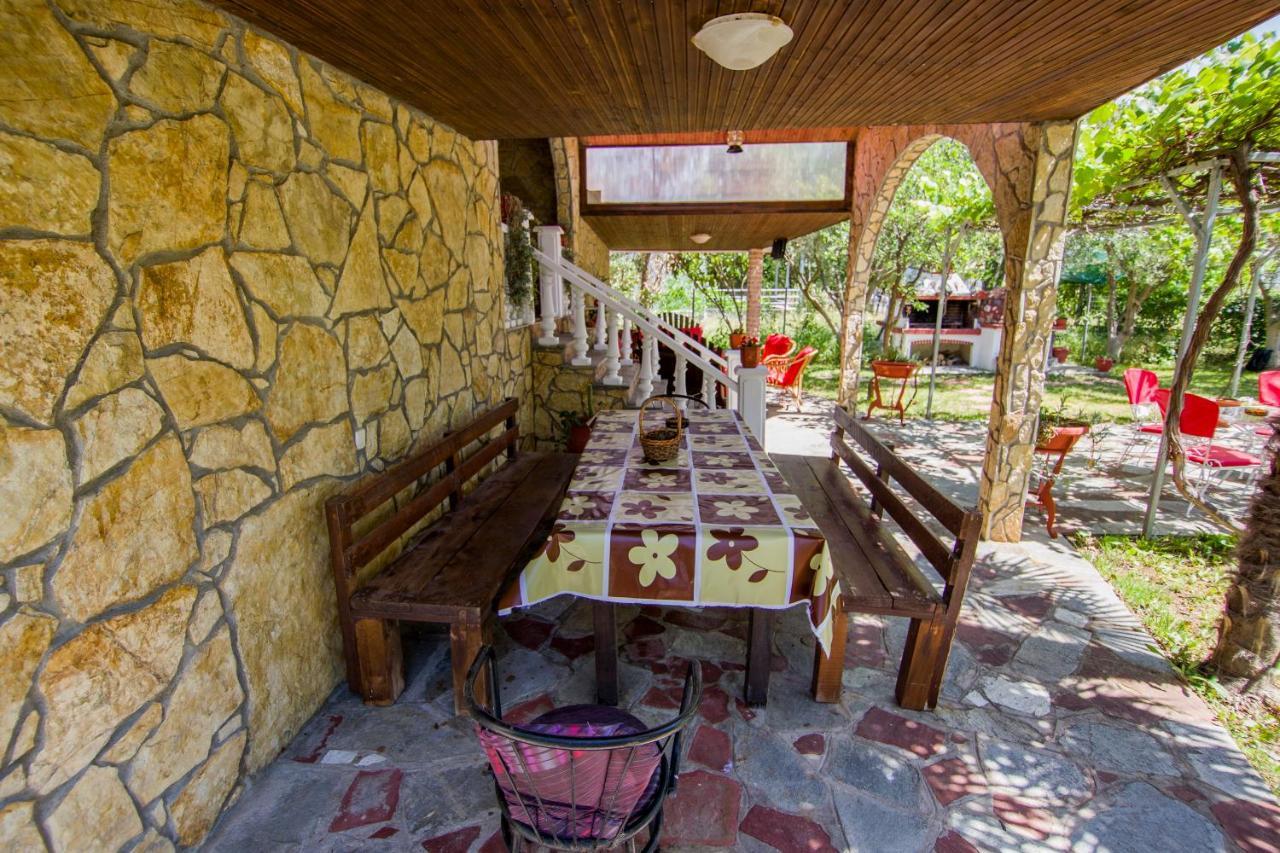 Villa Touzla Ofrínion Buitenkant foto