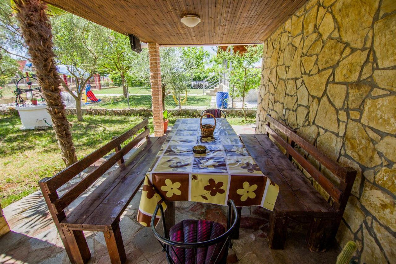 Villa Touzla Ofrínion Buitenkant foto